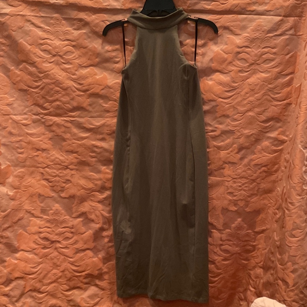 Elegant Olive Green Sleeveless Midi Dress